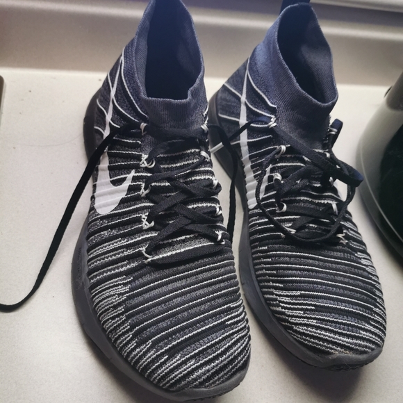 Nike Rare Flyknit Trainers - Picture 5 of 6